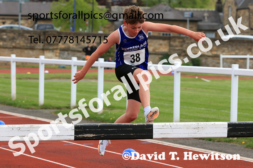 Steeplechase, 2026 Elswick Harriers Event, Wentworth, Hexham. Photo: David T. Hewitson/Sports for All Pics